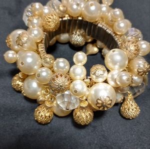 🔖Bulky Pearl and Crystalique Bracelet